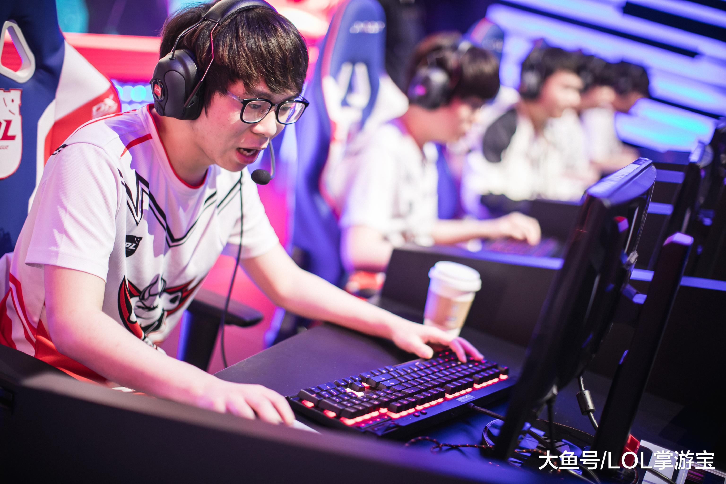 视频赛日本vs瑞典直播，一边啃薯片一边看球，这届比赛比日剧还上头